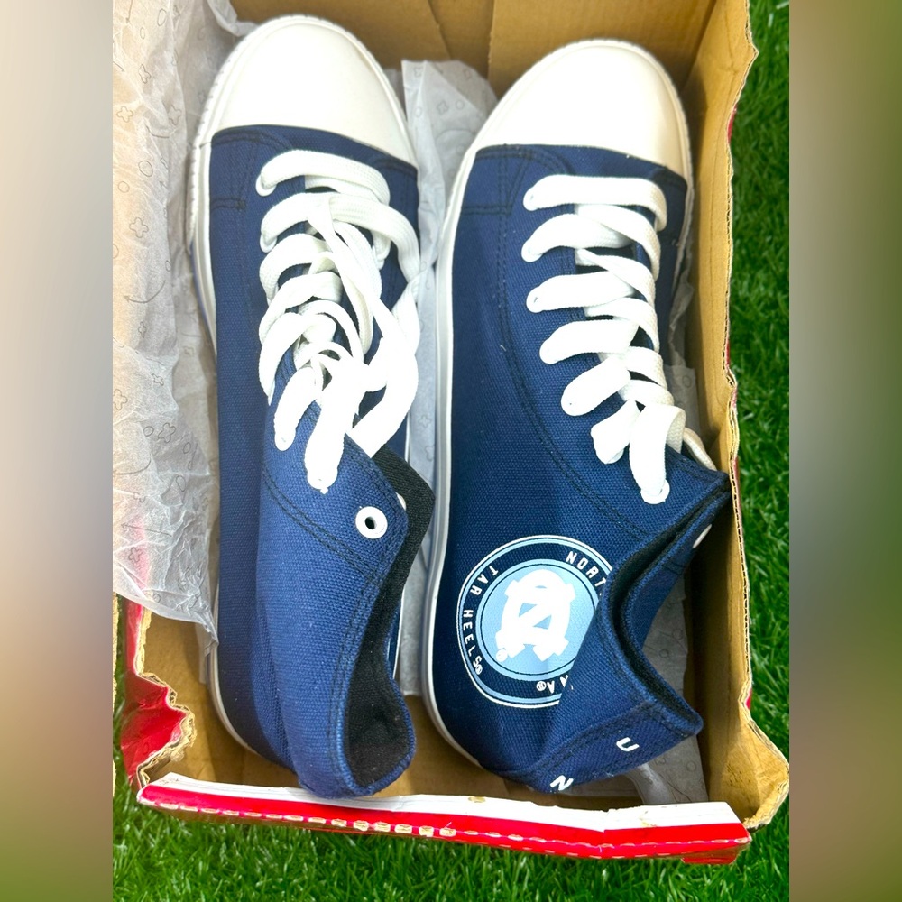 Foco‎ Women Shoes Size 8 North Carolina Tar Heels